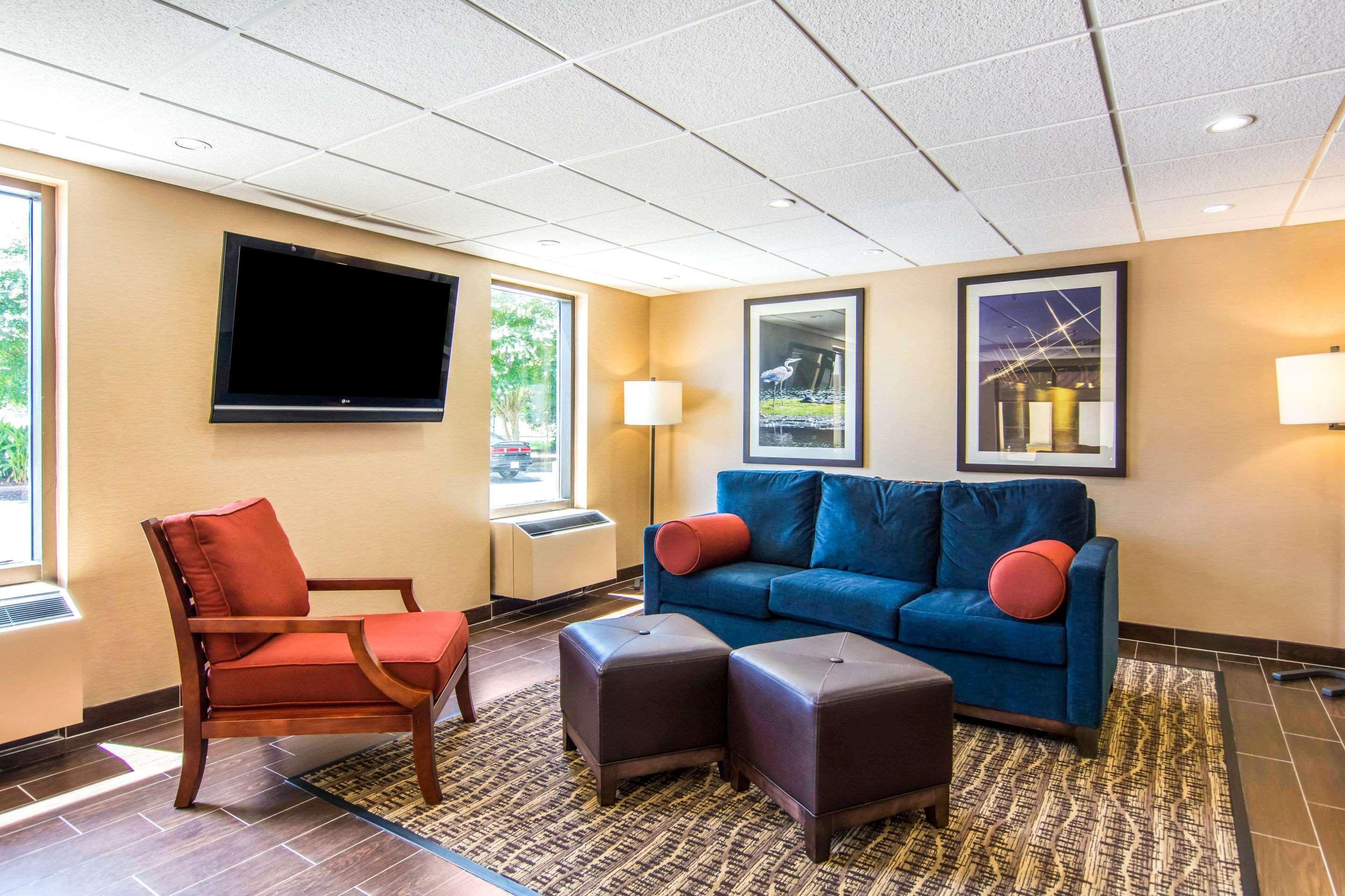 Comfort Inn Newport News-Williamsburg East Exterior photo